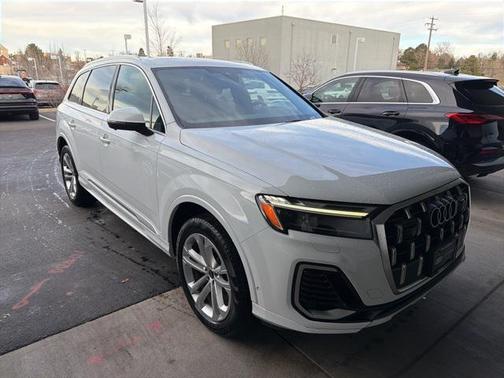 2025 Audi Q7 55 Premium Plus