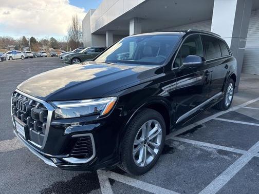 2025 Audi Q7 55 Premium Plus