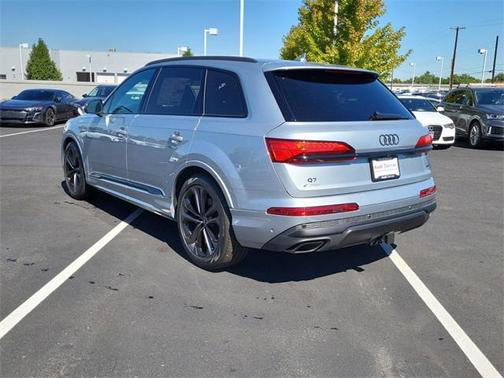 2025 Audi Q7 55 Premium Plus