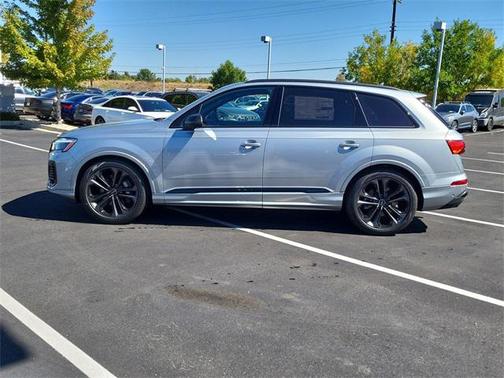 2025 Audi Q7 55 Premium Plus