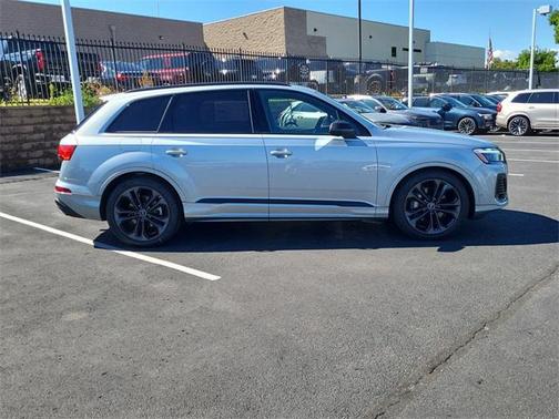 2025 Audi Q7 55 Premium Plus