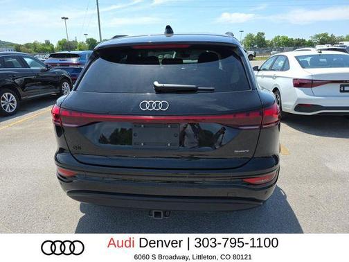 Mythos Black Metallic 2025 Audi Q6 e-tron Premium Plus quattro