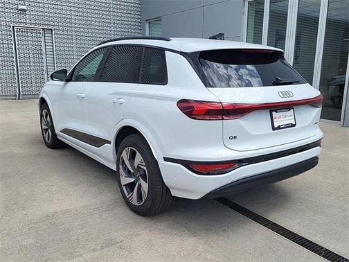 2025 Audi Q6 e-tron Premium Plus quattro