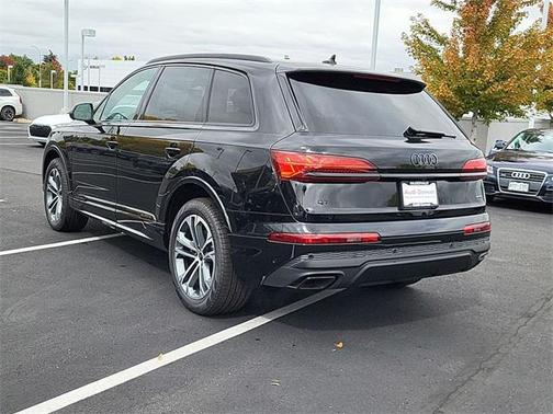2025 Audi Q7 45 Premium