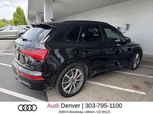 Mythos Black Metallic 2024 Audi Q5 e 55 S line Prestige