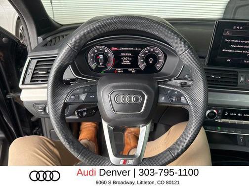 Mythos Black Metallic 2024 Audi Q5 e 55 S line Prestige