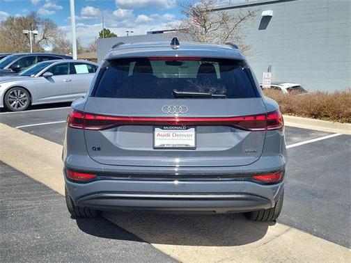 2025 Audi Q6 e-tron Premium Plus quattro
