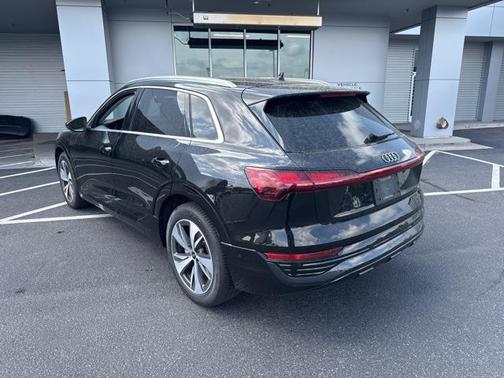 2024 Audi Q8 e-tron Premium Plus