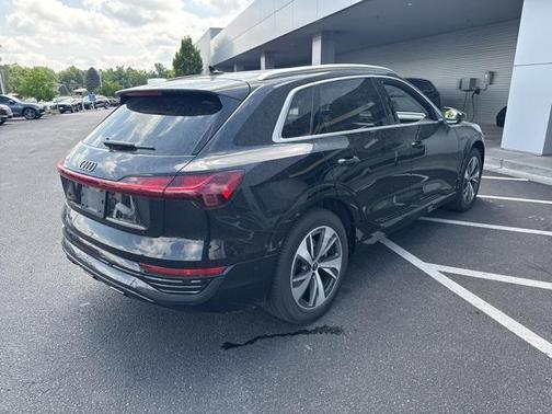 2024 Audi Q8 e-tron Premium Plus