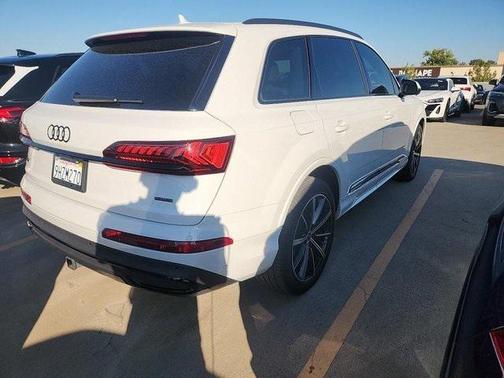 2023 Audi Q7 55 Premium Plus