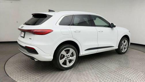 Glacier White Metallic 2025 Audi Q5 Premium Plus TFSI quattro S tronic
