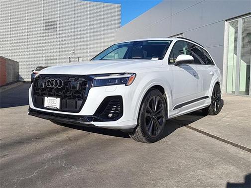 2026 Audi Q7 55 Premium Plus