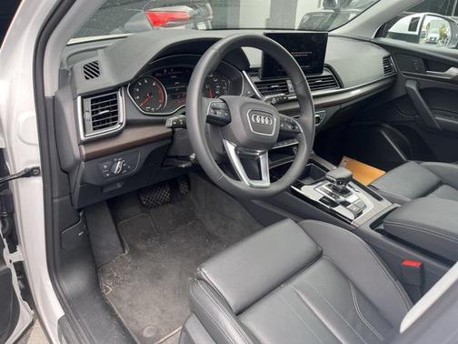 2024 Audi Q5 45 S line Premium