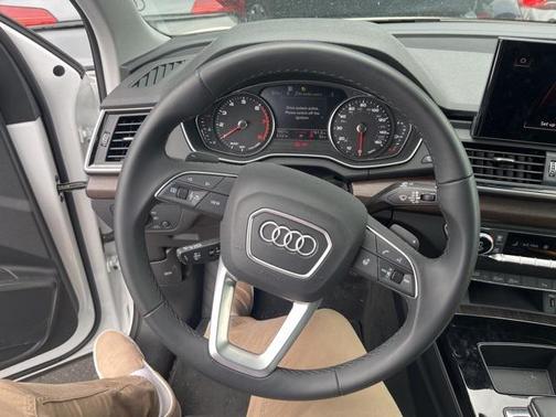 2024 Audi Q5 45 S line Premium