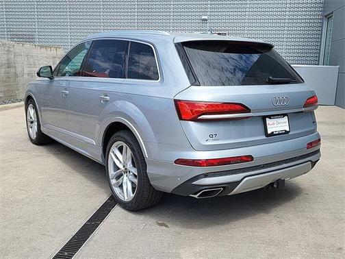 2025 Audi Q7 55 Premium Plus