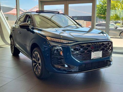 Malpelo Blue Metallic 2026 Audi Q3 TFSI quattro S tronic