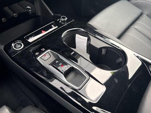 2025 Audi Q6 e-tron Premium Plus quattro