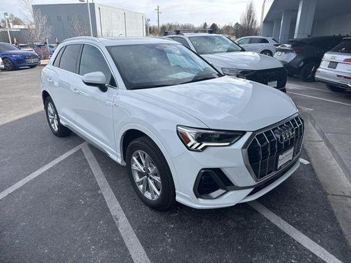 2025 Audi Q3 Premium 45 TFSI S line quattro Tiptronic