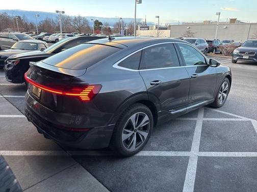 2024 Audi Q8 e-tron Premium Plus