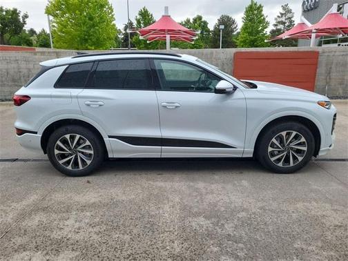 2025 Audi Q6 e-tron Premium quattro