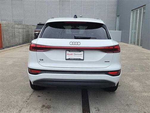 2025 Audi Q6 e-tron Premium quattro
