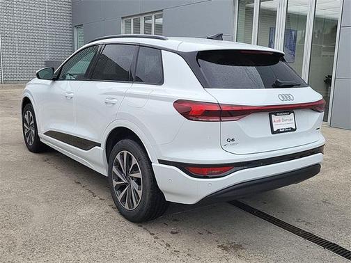 2025 Audi Q6 e-tron Premium quattro
