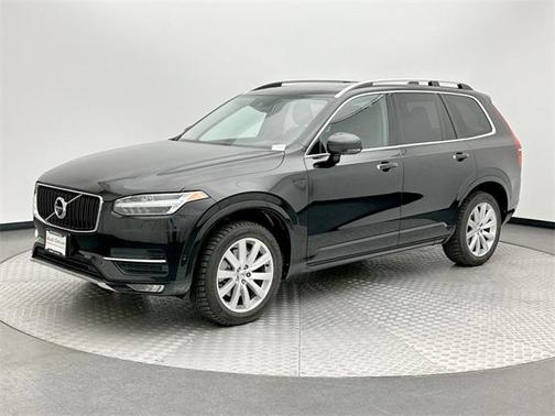 2018 Volvo XC90 T6 Momentum