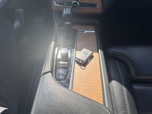 Gray 2020 Volvo XC90 T6 Inscription
