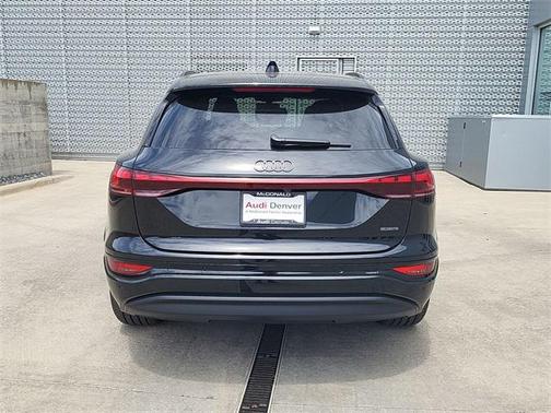 2025 Audi Q6 e-tron Prestige quattro