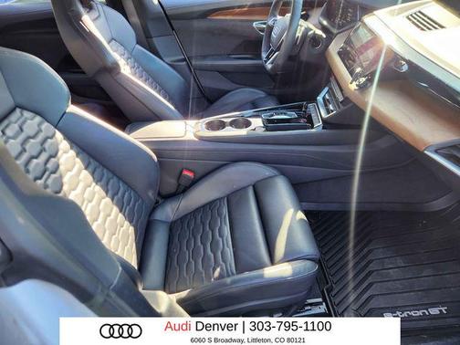 Suzuka Gray Metallic 2023 Audi e-tron GT Premium Plus quattro