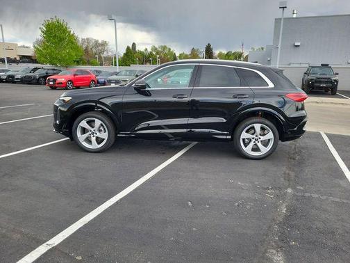Mythos Black Metallic 2026 Audi Q5 Premium Plus TFSI quattro S tronic