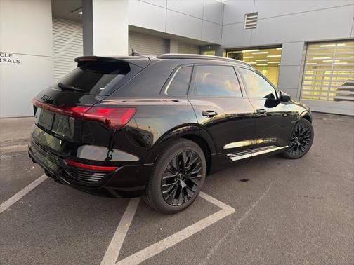 2024 Audi Q8 e-tron Prestige