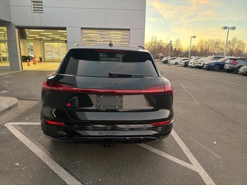 2024 Audi Q8 e-tron Prestige