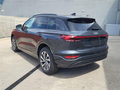 2025 Audi Q6 e-tron Premium Plus quattro