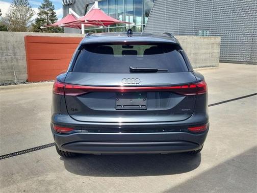 2025 Audi Q6 e-tron Premium Plus quattro