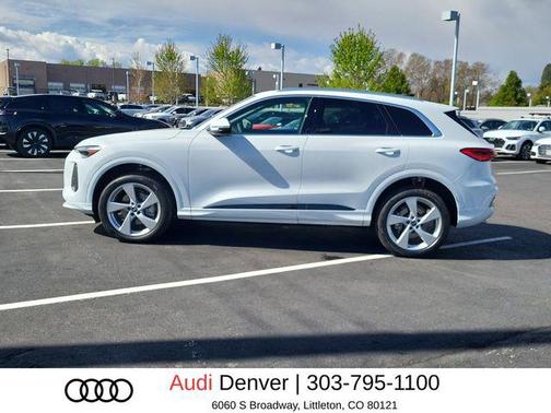Glacier White Metallic 2026 Audi Q5 Premium Plus TFSI quattro S tronic