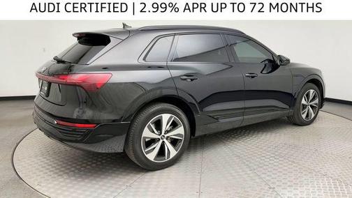 Mythos Black Metallic 2024 Audi Q8 e-tron Premium