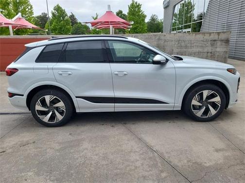 2025 Audi Q6 e-tron Premium Plus quattro