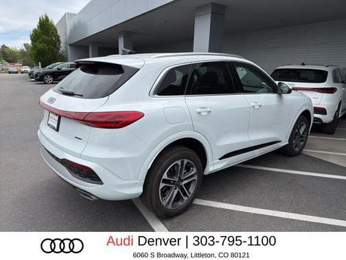Glacier White Metallic 2025 Audi Q5 Premium TFSI quattro S tronic