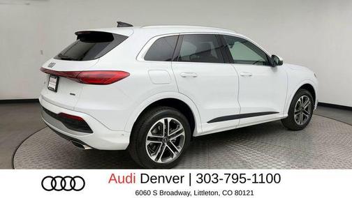 Glacier White Metallic 2025 Audi Q5 Premium TFSI quattro S tronic