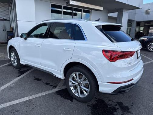 2025 Audi Q3 Premium 45 TFSI S line quattro Tiptronic