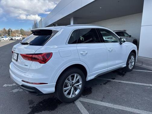 2025 Audi Q3 Premium 45 TFSI S line quattro Tiptronic