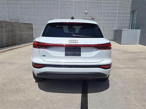 2025 Audi Q6 e-tron Premium Plus quattro