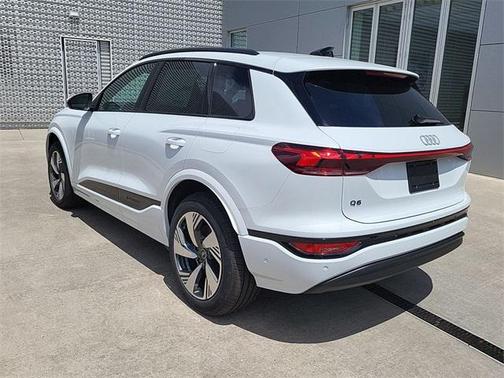 2025 Audi Q6 e-tron Premium Plus quattro