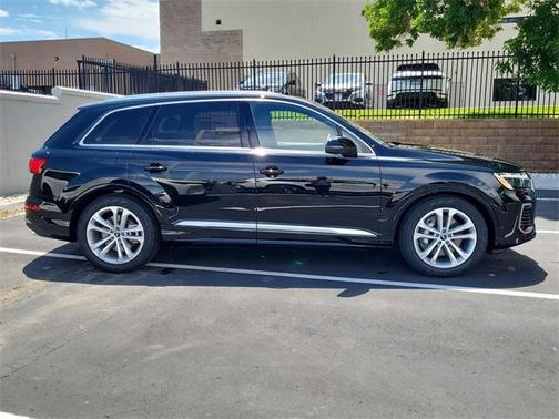 2025 Audi Q7 55 Prestige