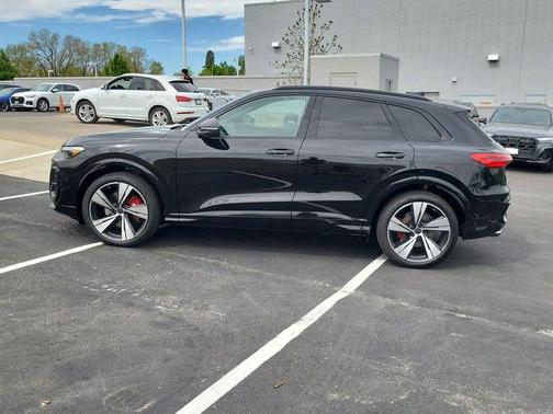 Mythos Black Metallic 2026 Audi SQ5 3.0T Premium Plus