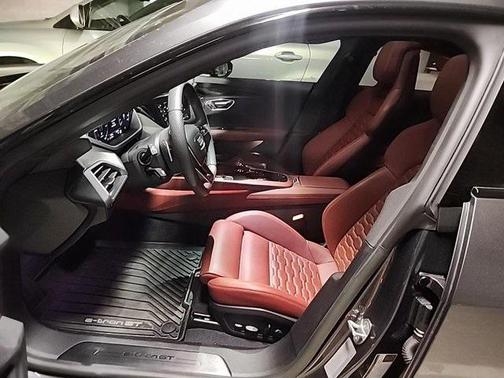 2023 Audi e-tron GT Premium Plus quattro
