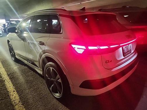 2024 Audi Q4 e-tron Premium Plus 50 quattro
