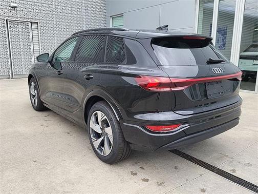 2025 Audi Q6 e-tron Prestige quattro