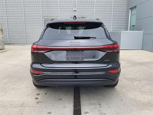 2025 Audi Q6 e-tron Prestige quattro